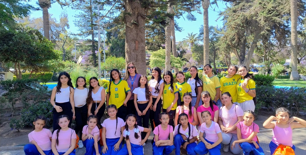 Alumnas del Colegio Santa María Eufrasia fueron invitadas a bailar por el Día de la Niñez